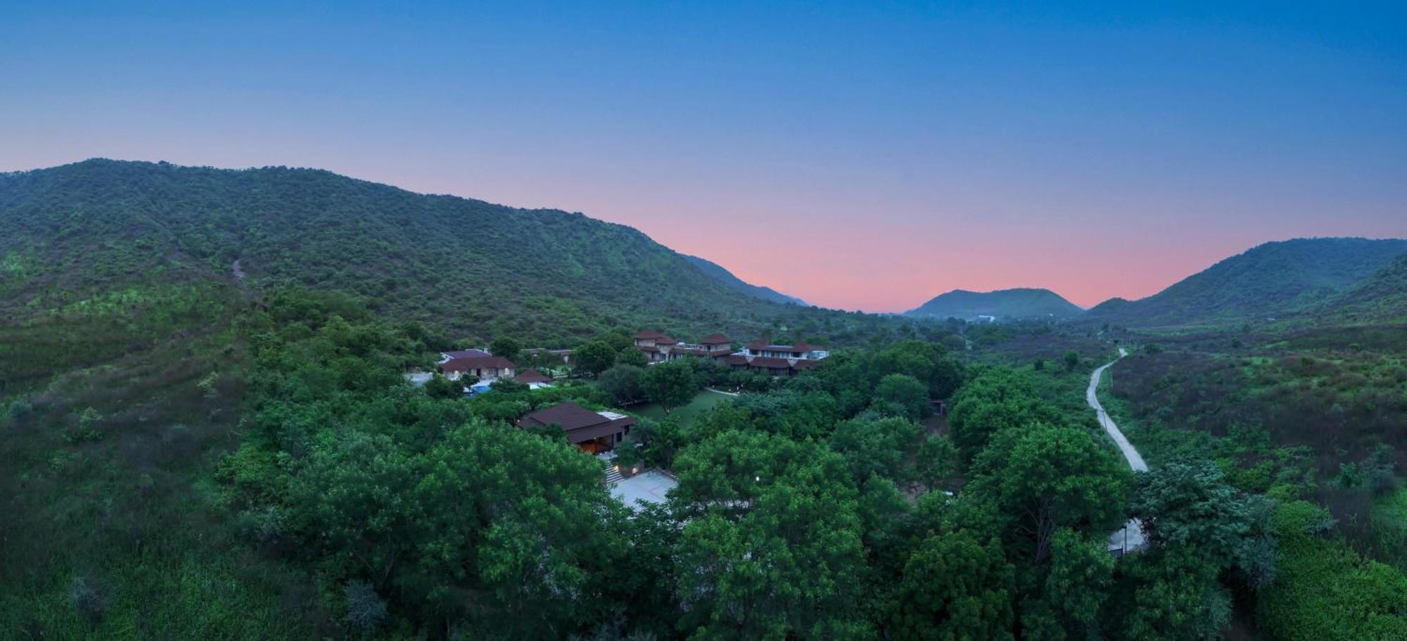 Anandam - A Luxury Resort In Udaipur Esterno foto